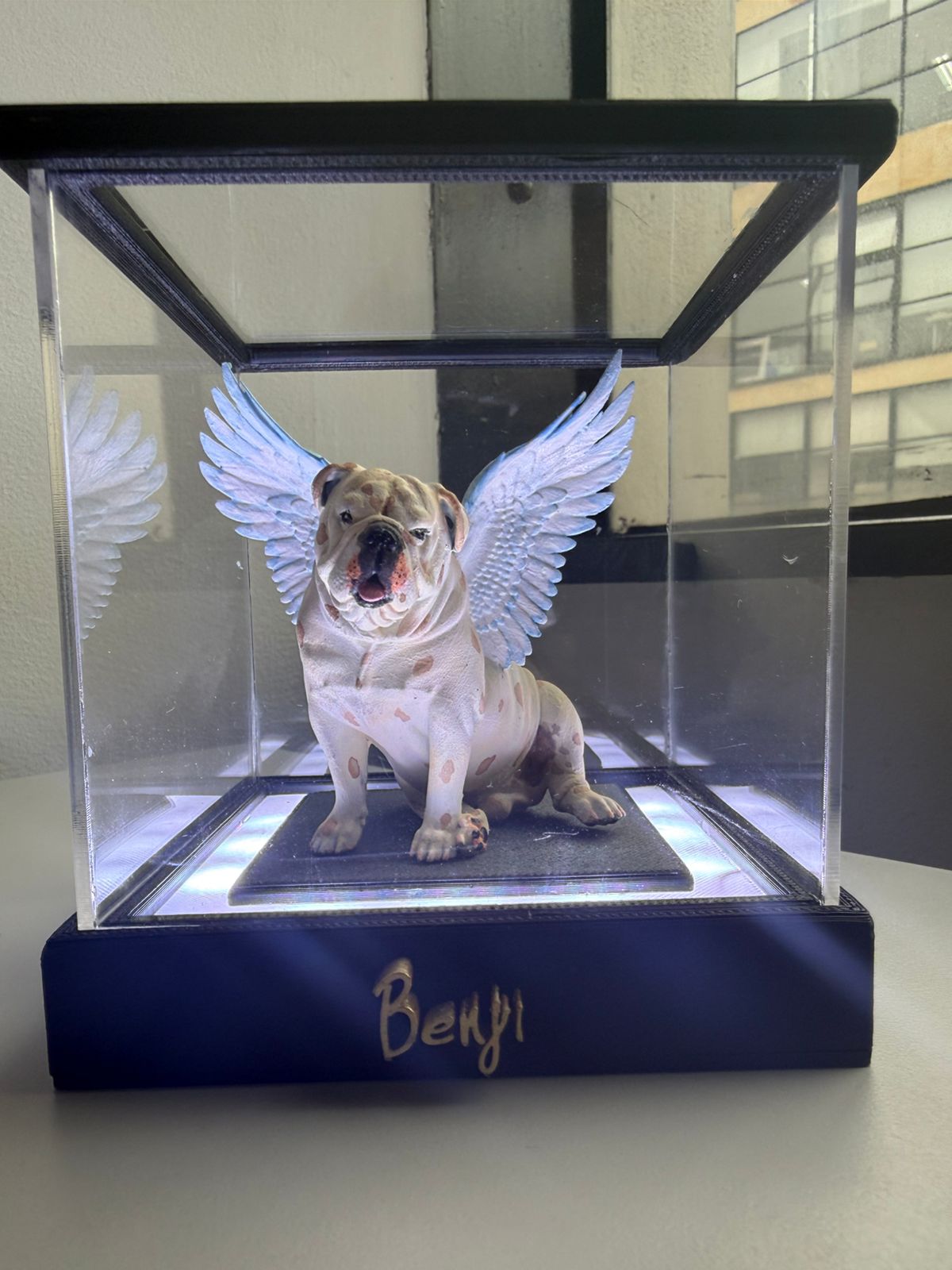 Figura memorial de Benji hecha por FlippArt